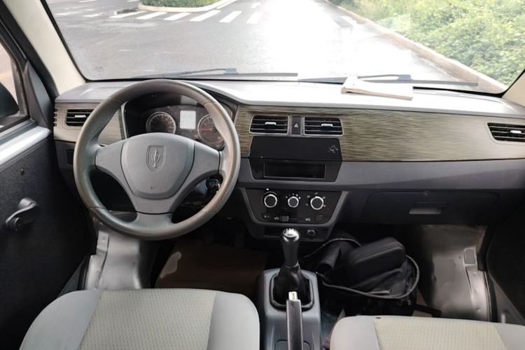 Used Jinbei Hiace X30 2023 1.5L Super-Enjoyment Van 2/5 Seats Non-Air-Conditioned Version SWC15M Center Console