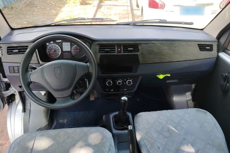 Used Jinbei Hiace X30 2023 1.5L Super-Enjoyment Van 2/5 Seats Non-Air-Conditioned Version SWC15M Center Console