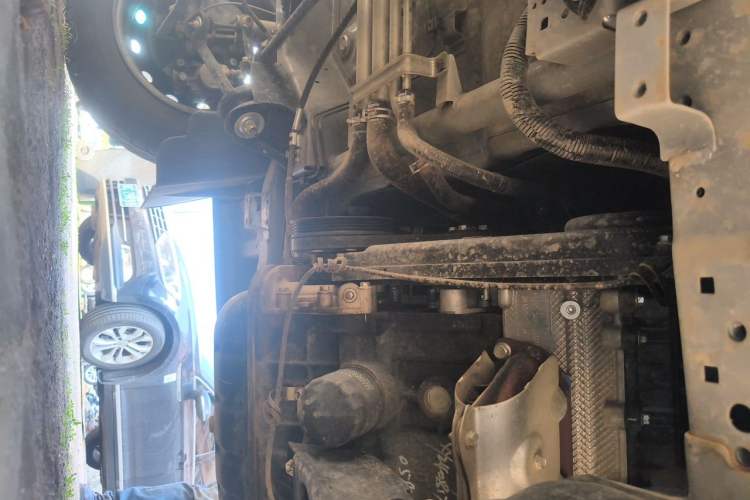 Used Jinbei Hiace X30 2023 1.5L Wealthy-Style Passenger Van 5/6/7-Seater Non-Air-Conditioned Version SWC15M Chassis Front Left