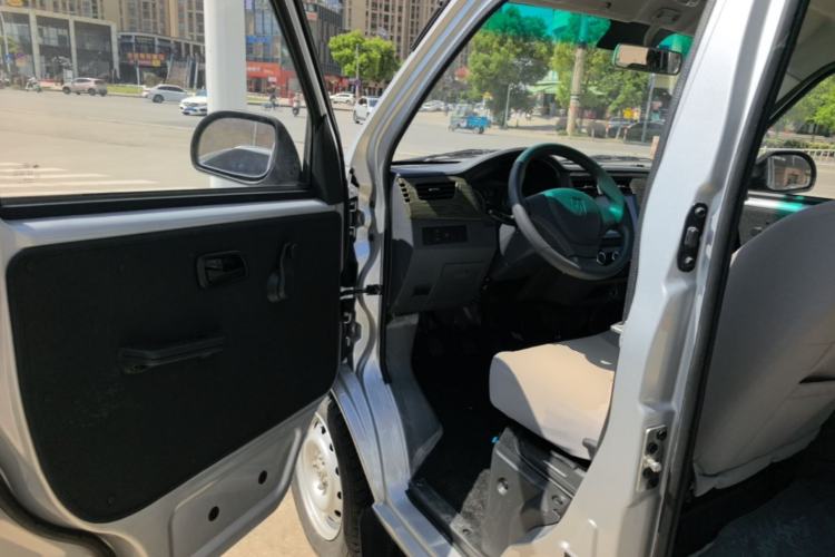 Used Jinbei Hiace X30 2023 1.5L Super-Comfortable Passenger Van 5/6/7-Seater Non-Air-Conditioned Version Model SWC15M Driver Seat