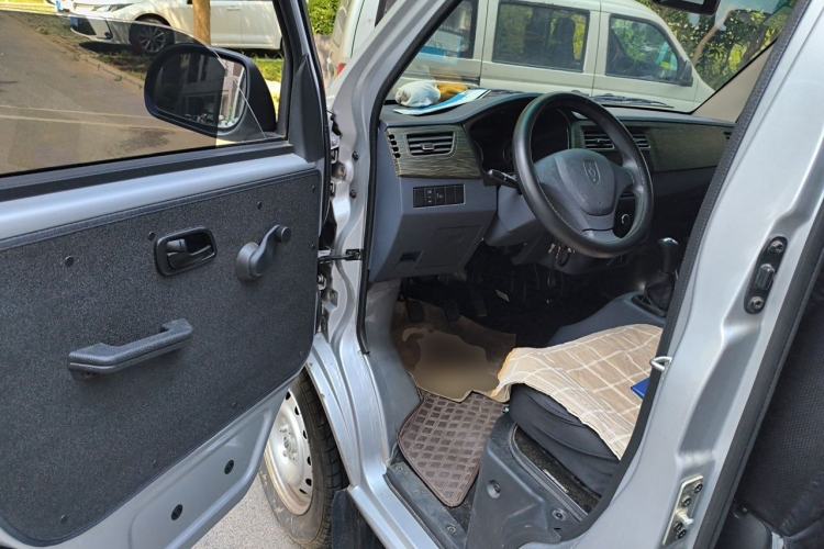 Used Jinbei Hiace X30 2023 1.5L Super-Comfortable Passenger Van 5/6/7-Seater Non-Air-Conditioned Version Model SWC15M Driver Seat
