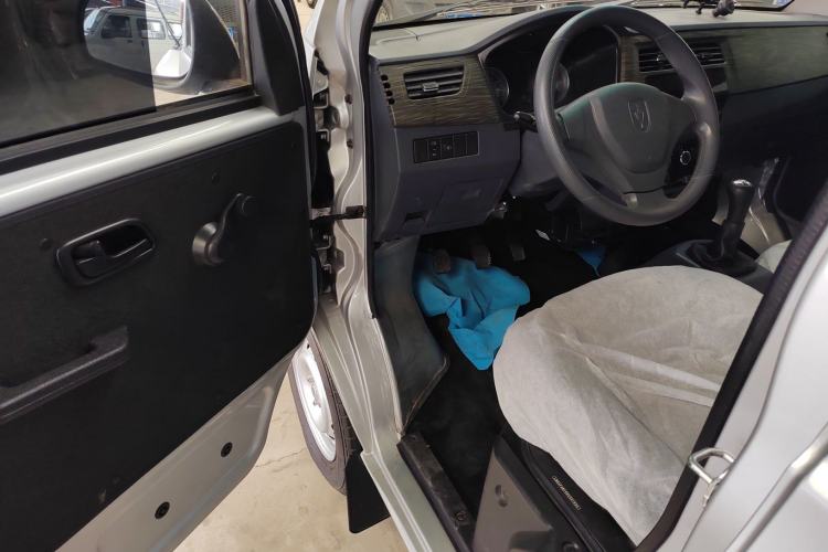 Used Jinbei Hiace X30 2023 1.5L Super-Comfortable Passenger Van 5/6/7-Seater Non-Air-Conditioned Version Model SWC15M Driver Seat