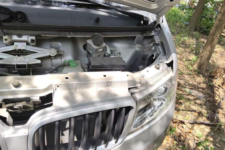 Used Jinbei Hiace X30  Engine Bay Left