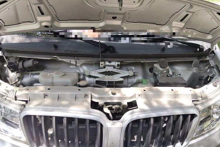 Used Jinbei Hiace X30  Engine Bay