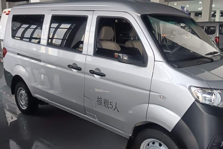 Used Jinbei Hiace X30 2023 1.5L Super-Comfortable Passenger Van 5/6/7-Seater Non-Air-Conditioned Version Model SWC15M Exterior 2