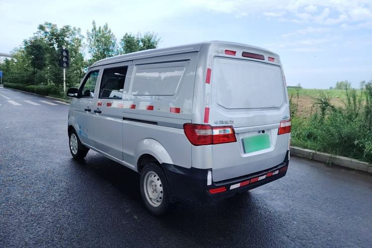 Used Jinbei Hiace X30 2023 1.5L Super-Enjoyment Van 2/5 Seats Non-Air-Conditioned Version SWC15M Exterior 2