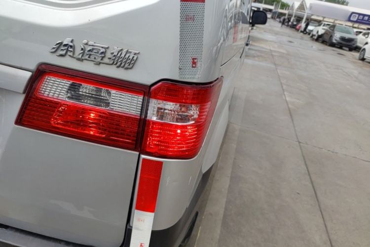 Used Jinbei Hiace X30 2023 1.5L Super-Enjoyment Van 2/5 Seats Non-Air-Conditioned Version SWC15M Exterior 3