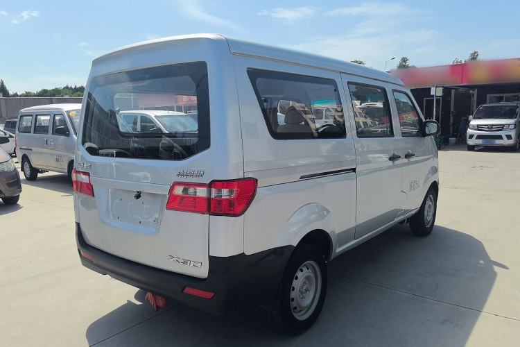 Used Jinbei Hiace X30 2023 1.5L Super-Comfortable Passenger Van 5/6/7-Seater Non-Air-Conditioned Version Model SWC15M Exterior 4