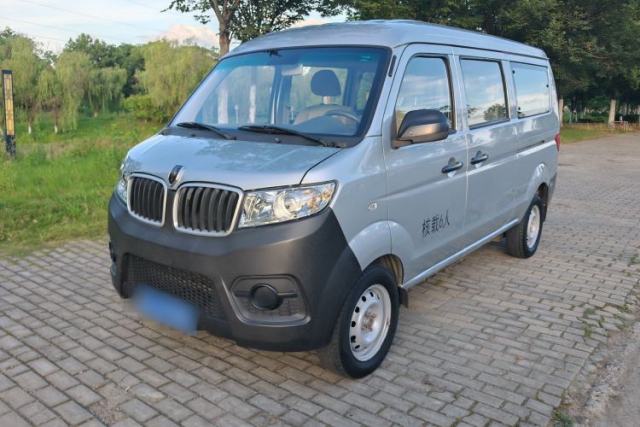 Ojetý Jinbei Hiace X30 2023 1.5L Super-Comfortable Passenger Van 5/6/7-Seater Non-Air-Conditioned Version Model SWC15M