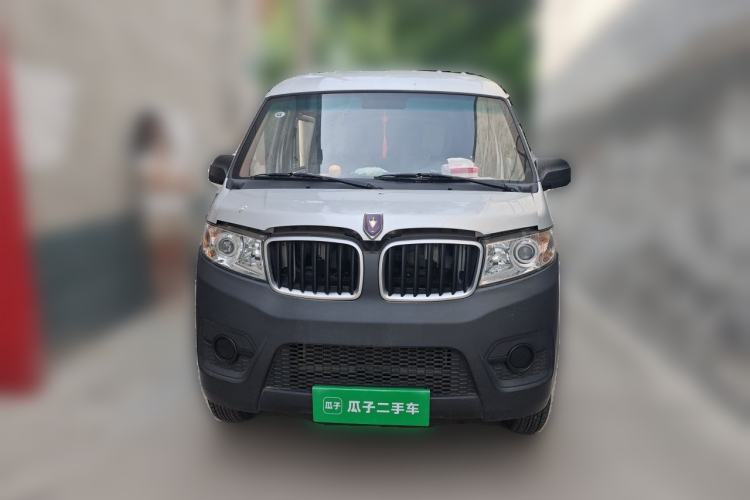 Used Jinbei Hiace X30 2023 1.5L Super-Enjoyment Van 2/5 Seats Non-Air-Conditioned Version SWC15M Front