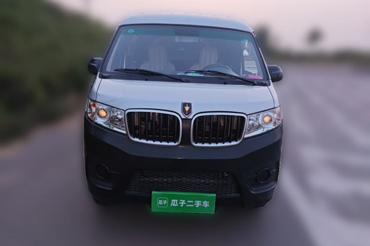 Used Jinbei Hiace X30 2023 1.5L Super-Comfortable Passenger Van 5/6/7-Seater Non-Air-Conditioned Version Model SWC15M Front