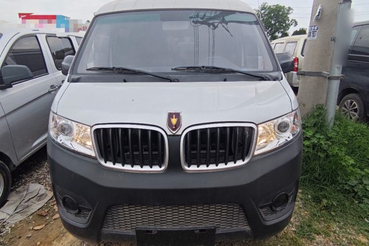 Used Jinbei Hiace X30 2023 1.5L Super-Comfortable Passenger Van 5/6/7-Seater Non-Air-Conditioned Version Model SWC15M Front