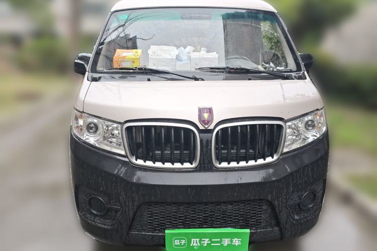 Used Jinbei Hiace X30 2023 1.5L Super-Comfortable Passenger Van 5/6/7-Seater Non-Air-Conditioned Version Model SWC15M Front