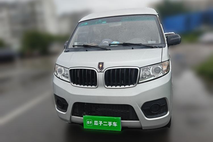Used Jinbei Hiace X30 2023 1.5L Super-Comfortable Passenger Van 5/6/7-Seater Non-Air-Conditioned Version Model SWC15M Front
