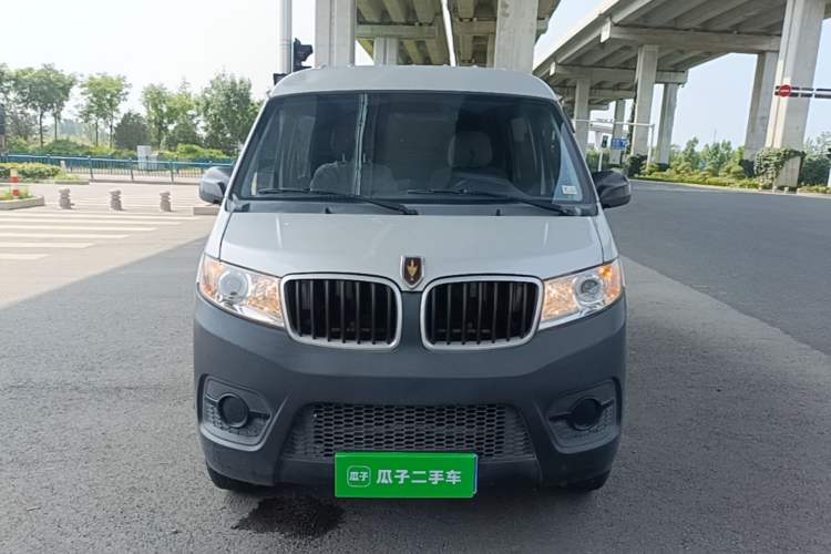 Used Jinbei Hiace X30 2023 1.5L Super-Enjoyment Van 2/5 Seats Non-Air-Conditioned Version SWC15M Front
