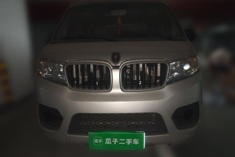 Used Jinbei Hiace X30 2023 1.5L Super-Comfortable Passenger Van 5/6/7-Seater Non-Air-Conditioned Version Model SWC15M Front