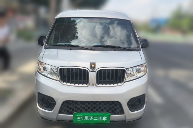 Used Jinbei Hiace X30 2023 1.5L Super-Comfortable Passenger Van 5/6/7-Seater Non-Air-Conditioned Version Model SWC15M Front