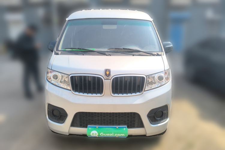 Used Jinbei Hiace X30 2023 1.5L Wealthy-Style Passenger Van 5/6/7-Seater Non-Air-Conditioned Version SWC15M Front