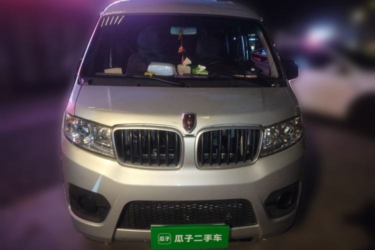 Used Jinbei Hiace X30 2023 1.5L Super-Comfortable Passenger Van 5/6/7-Seater Non-Air-Conditioned Version Model SWC15M Front