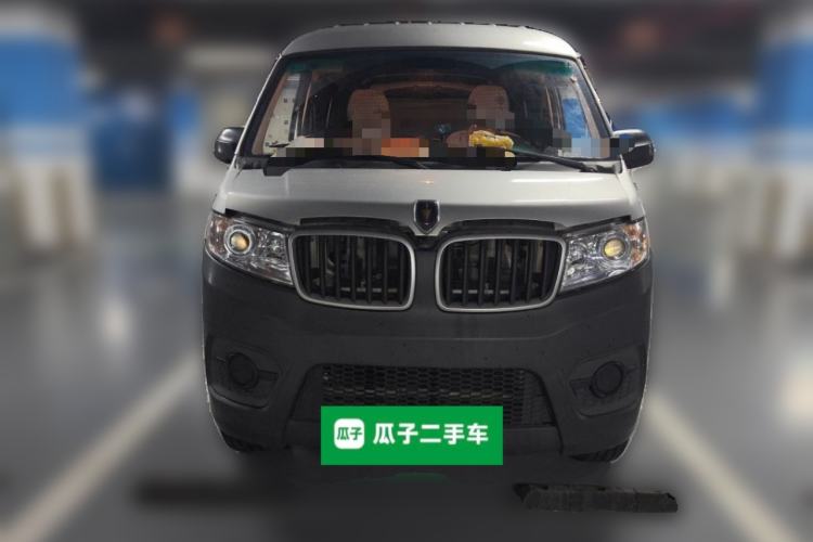 Used Jinbei Hiace X30 2023 1.5L Super-Enjoyment Van 2/5 Seats Non-Air-Conditioned Version SWC15M Front