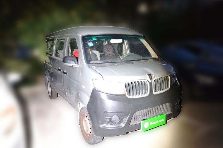 Used Jinbei Hiace X30 2023 1.5L Super-Comfortable Passenger Van 5/6/7-Seater Non-Air-Conditioned Version Model SWC15M Front Right 45 Deg