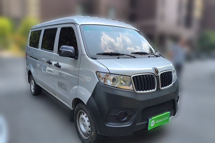 Used Jinbei Hiace X30 2023 1.5L Super-Comfortable Passenger Van 5/6/7-Seater Non-Air-Conditioned Version Model SWC15M Front Right 45 Deg