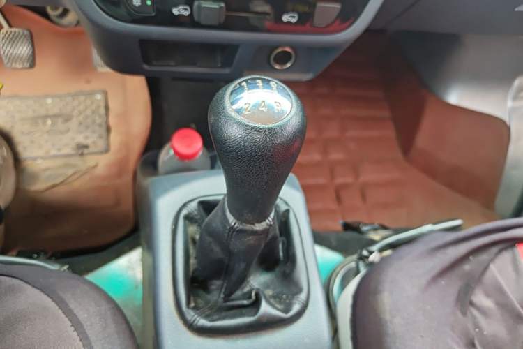 Used Jinbei Hiace X30 2023 1.5L Wealthy-Style Passenger Van 5/6/7-Seater Non-Air-Conditioned Version SWC15M Gear Lever