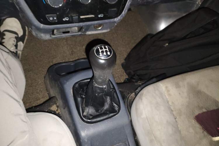 Used Jinbei Hiace X30 2023 1.5L Super-Comfortable Passenger Van 5/6/7-Seater Non-Air-Conditioned Version Model SWC15M Gear Lever