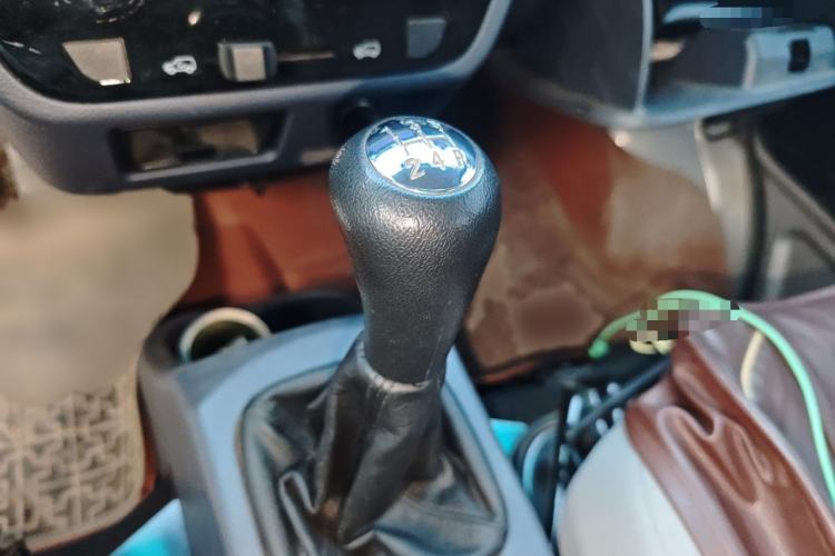 Used Jinbei Hiace X30 2023 1.5L Super-Comfortable Passenger Van 5/6/7-Seater Non-Air-Conditioned Version Model SWC15M Gear Lever