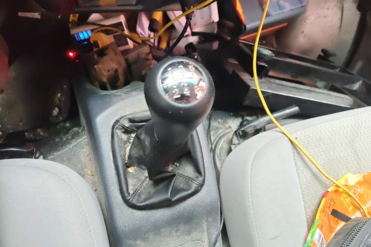 Used Jinbei Hiace X30 2023 1.5L Super-Comfortable Passenger Van 5/6/7-Seater Non-Air-Conditioned Version Model SWC15M Gear Lever