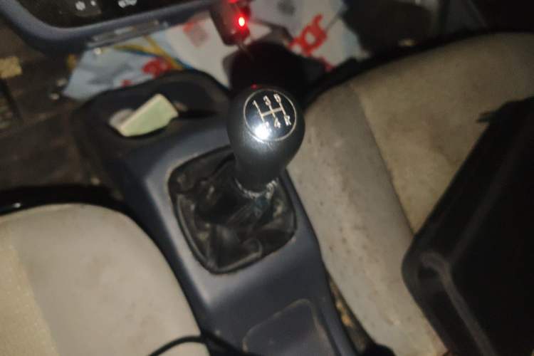 Used Jinbei Hiace X30 2023 1.5L Super-Comfortable Passenger Van 5/6/7-Seater Non-Air-Conditioned Version Model SWC15M Gear Lever