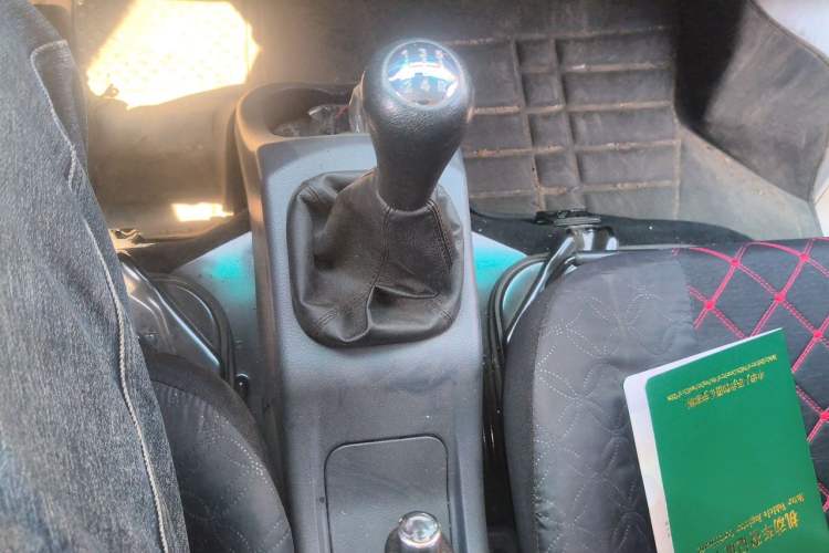 Used Jinbei Hiace X30 2023 1.5L Wealthy-Style Passenger Van 5/6/7-Seater Non-Air-Conditioned Version SWC15M Gear Lever