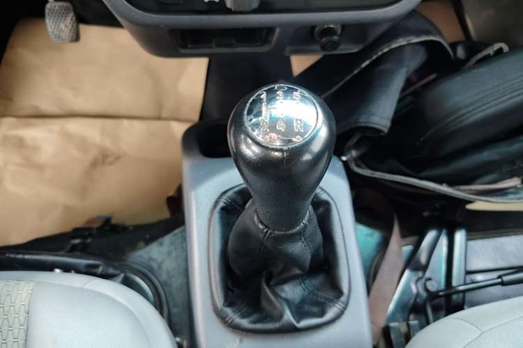 Used Jinbei Hiace X30 2023 1.5L Super-Enjoyment Van 2/5 Seats Non-Air-Conditioned Version SWC15M Gear Lever