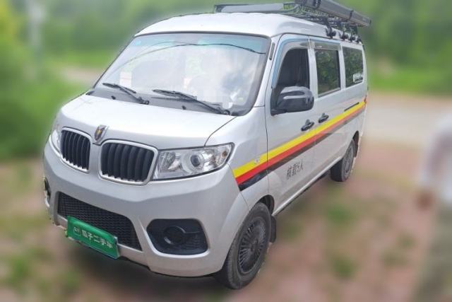 Used Jinbei Hiace X30 2023 1.5L Super-Comfortable Passenger Van 5/6/7-Seater Non-Air-Conditioned Version Model SWC15M