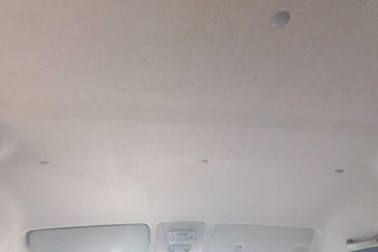 Used Jinbei Hiace X30 2023 1.5L Super-Comfortable Passenger Van 5/6/7-Seater Non-Air-Conditioned Version Model SWC15M Headliner