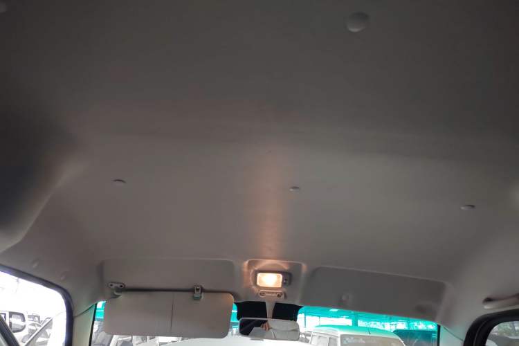 Used Jinbei Hiace X30 2023 1.5L Super-Comfortable Passenger Van 5/6/7-Seater Non-Air-Conditioned Version Model SWC15M Headliner