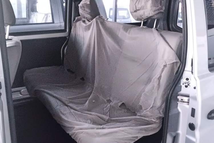 Used Jinbei Hiace X30 2023 1.5L Super-Comfortable Passenger Van 5/6/7-Seater Non-Air-Conditioned Version Model SWC15M Interior 1