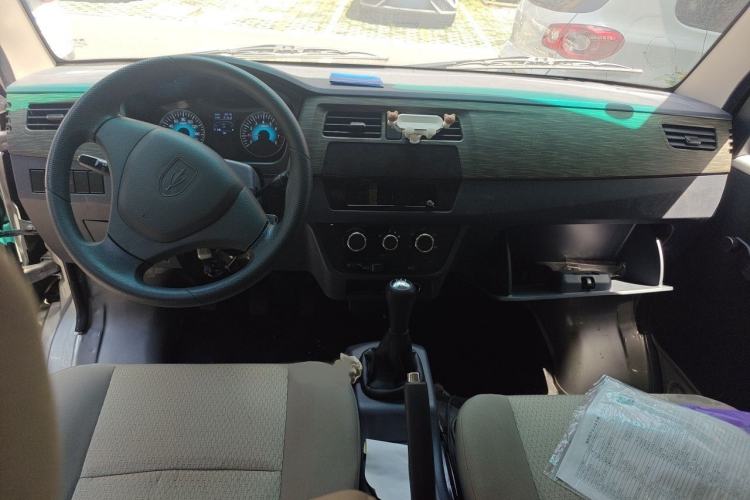 Used Jinbei Hiace X30 2023 1.5L Super-Comfortable Passenger Van 5/6/7-Seater Non-Air-Conditioned Version Model SWC15M Interior 2