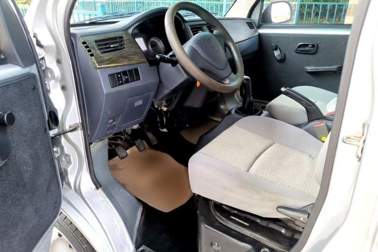 Used Jinbei Hiace X30 2023 1.5L Super-Enjoyment Van 2/5 Seats Non-Air-Conditioned Version SWC15M Interior 2