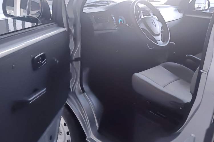 Used Jinbei Hiace X30 2023 1.5L Super-Comfortable Passenger Van 5/6/7-Seater Non-Air-Conditioned Version Model SWC15M Interior 2