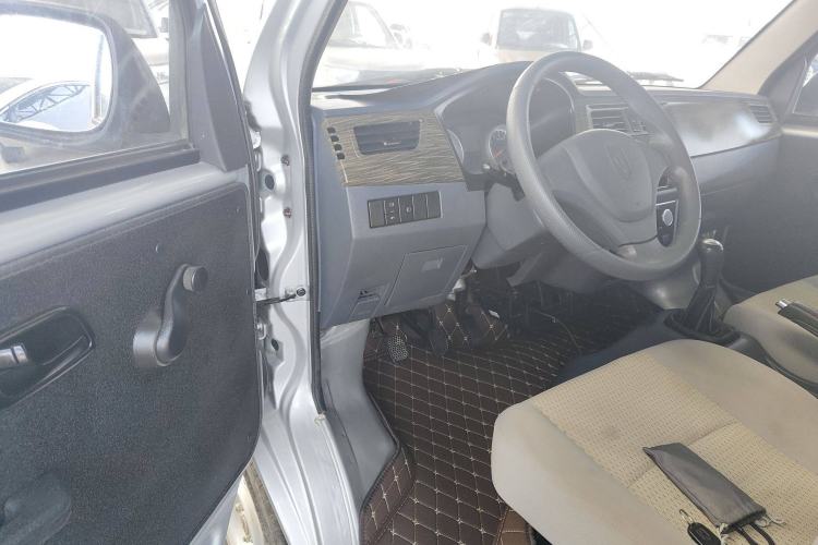 Used Jinbei Hiace X30 2023 1.5L Super-Enjoyment Van 2/5 Seats Non-Air-Conditioned Version SWC15M Interior 2