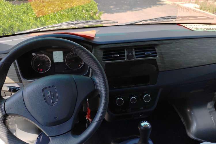 Used Jinbei Hiace X30 2023 1.5L Wealthy-Style Passenger Van 5/6/7-Seater Non-Air-Conditioned Version SWC15M Interior 3