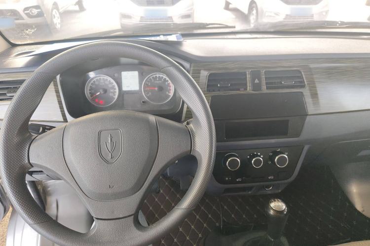 Used Jinbei Hiace X30 2023 1.5L Super-Enjoyment Van 2/5 Seats Non-Air-Conditioned Version SWC15M Interior 3