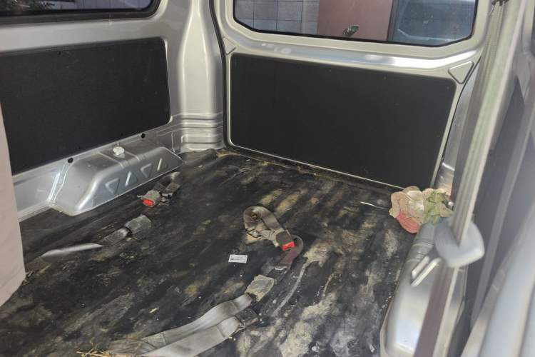 Used Jinbei Hiace X30 2023 1.5L Super-Comfortable Passenger Van 5/6/7-Seater Non-Air-Conditioned Version Model SWC15M Interior 4