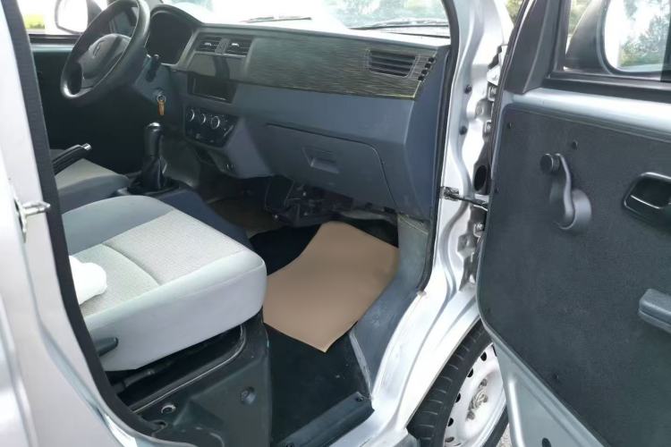 Used Jinbei Hiace X30 2023 1.5L Super-Enjoyment Van 2/5 Seats Non-Air-Conditioned Version SWC15M Interior 4