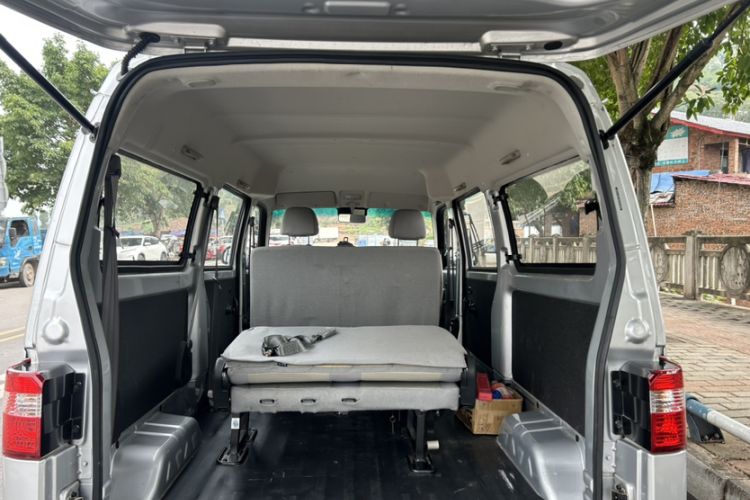 Used Jinbei Hiace X30 2023 1.5L Super-Comfortable Passenger Van 5/6/7-Seater Non-Air-Conditioned Version Model SWC15M Interior 4