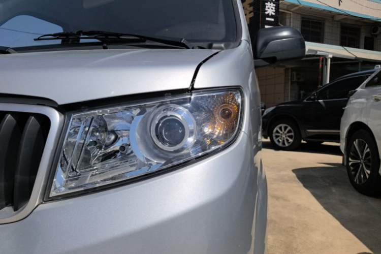 Used Jinbei Hiace X30 2023 1.5L Super-Comfortable Passenger Van 5/6/7-Seater Non-Air-Conditioned Version Model SWC15M Left Front Headlight