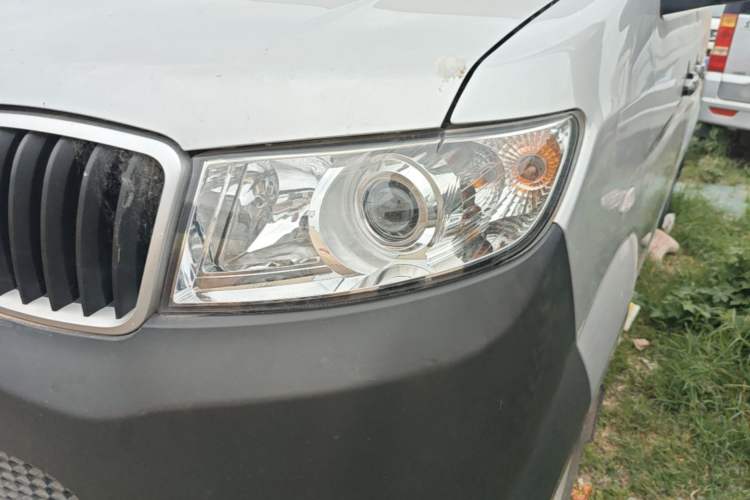 Used Jinbei Hiace X30 2023 1.5L Super-Comfortable Passenger Van 5/6/7-Seater Non-Air-Conditioned Version Model SWC15M Left Front Headlight