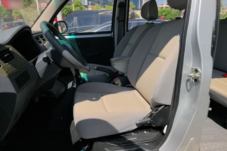 Used Jinbei Hiace X30 2023 1.5L Super-Comfortable Passenger Van 5/6/7-Seater Non-Air-Conditioned Version Model SWC15M Left Front Seat
