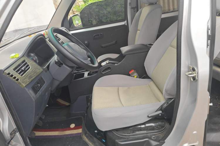 Used Jinbei Hiace X30 2023 1.5L Super-Comfortable Passenger Van 5/6/7-Seater Non-Air-Conditioned Version Model SWC15M Left Front Seat